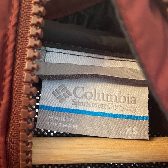 Columbia Women's Deep Red Puffer Jacket - Picture 3 of 7